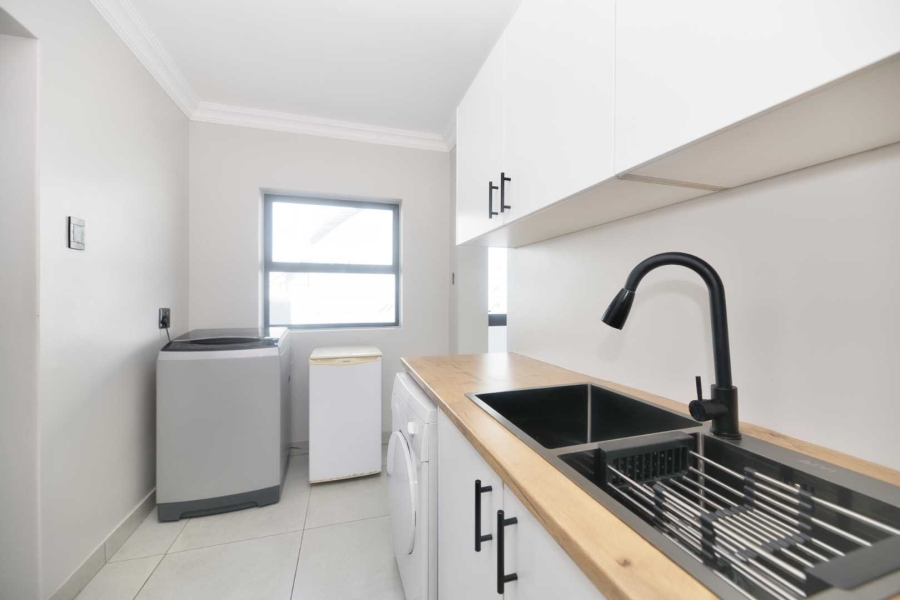 9 Bedroom Property for Sale in Westcliff Western Cape